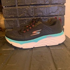 Skechers Women Go Run Ultra Goga Mat Air Cooled Size 9 Black